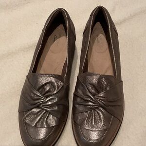 Clarks Metallic Taupe Knot-Detail Slip-On Loafers